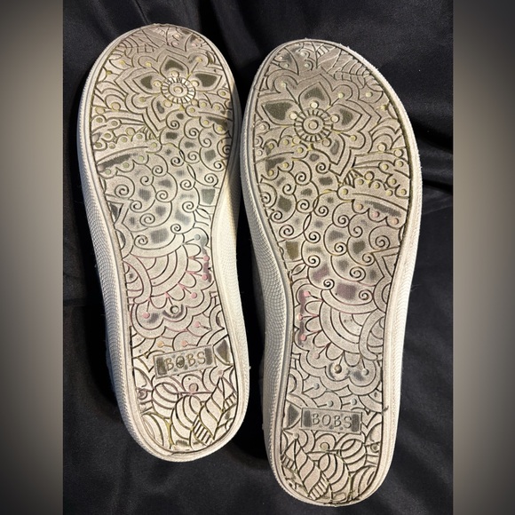 BOBS- Skechers Women's Camp Cuddle Sneaker
Size 7.5 - Picture 8 of 8